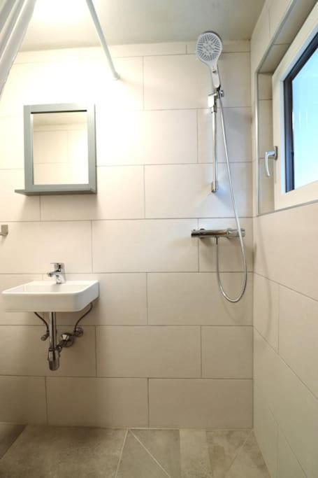 Schickes Zimmer Mit Top-Ausstattung In Idealer Lage Feldkirch Bagian luar foto