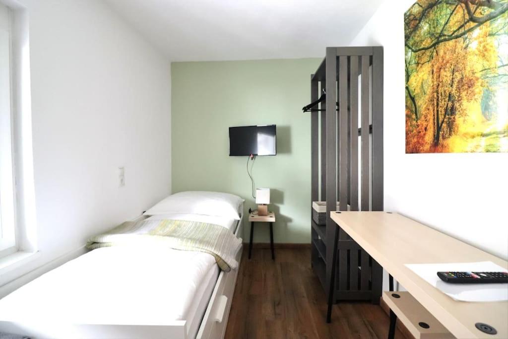 Schickes Zimmer Mit Top-Ausstattung In Idealer Lage Feldkirch Bagian luar foto