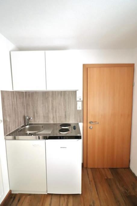 Schickes Zimmer Mit Top-Ausstattung In Idealer Lage Feldkirch Bagian luar foto