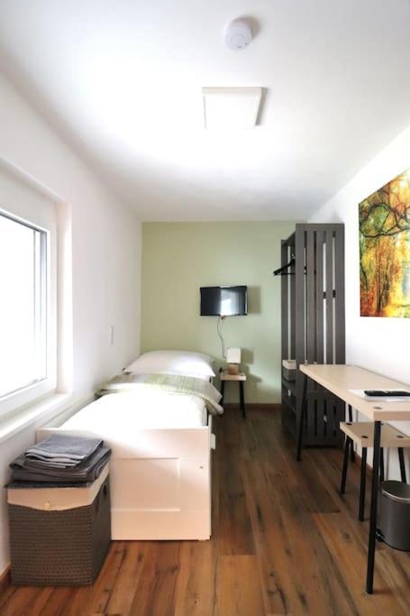 Schickes Zimmer Mit Top-Ausstattung In Idealer Lage Feldkirch Bagian luar foto
